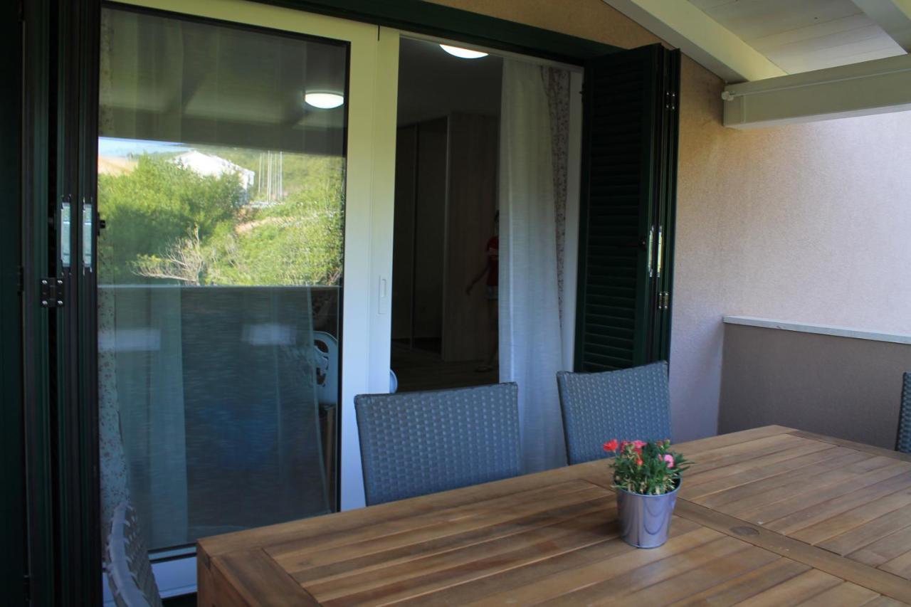 Apartmani Matea Cres Bagian luar foto