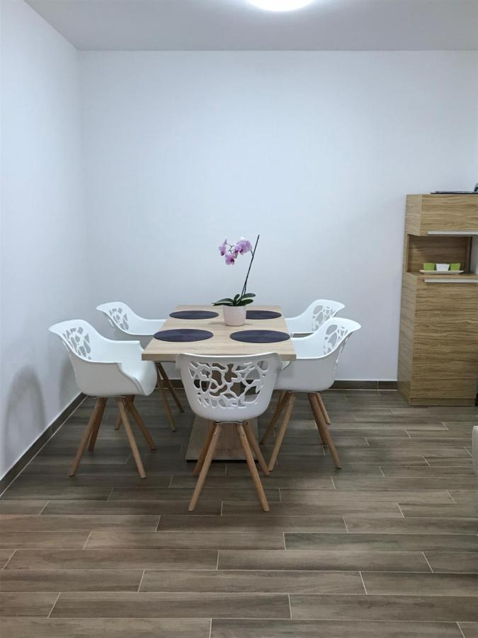 Apartmani Matea Cres Bagian luar foto