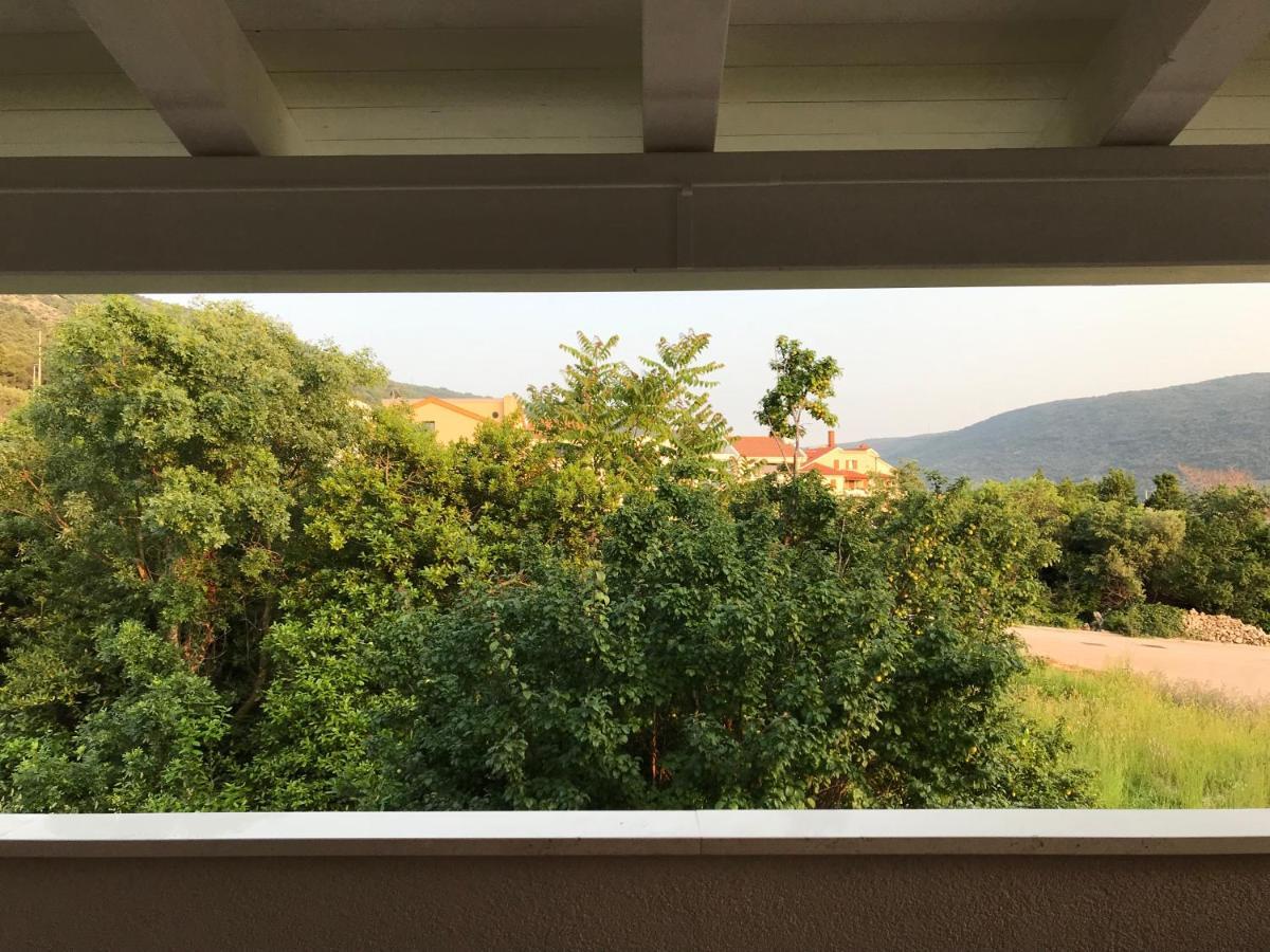 Apartmani Matea Cres Bagian luar foto