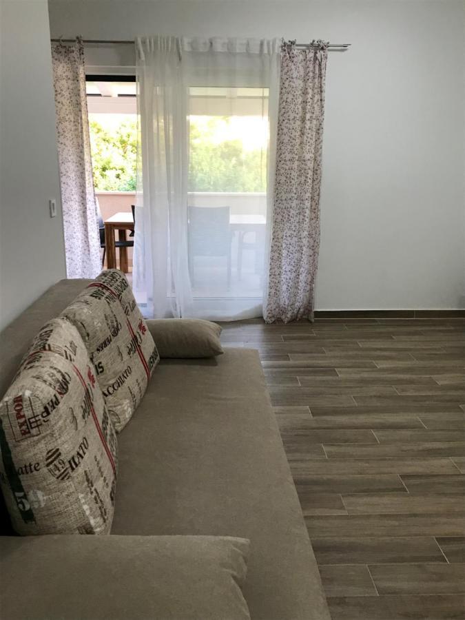 Apartmani Matea Cres Bagian luar foto