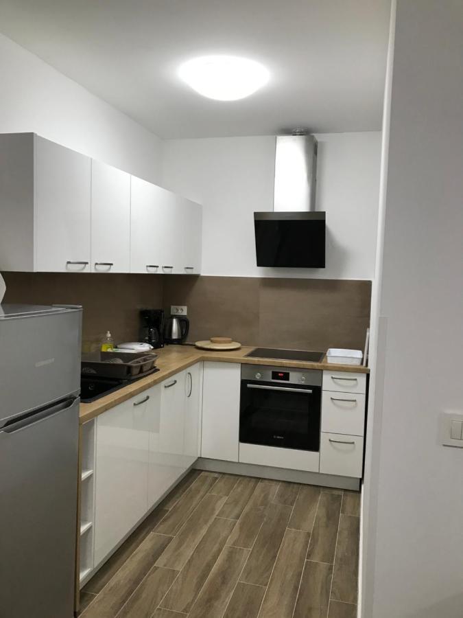 Apartmani Matea Cres Bagian luar foto