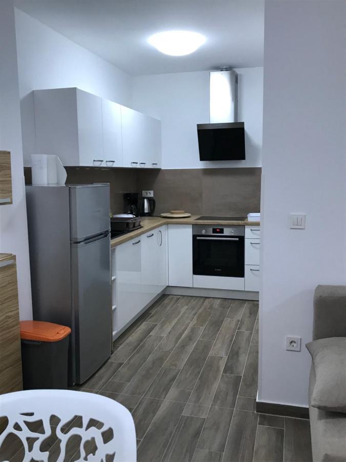Apartmani Matea Cres Bagian luar foto