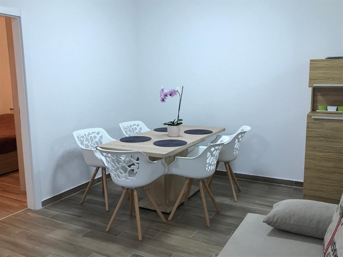 Apartmani Matea Cres Bagian luar foto